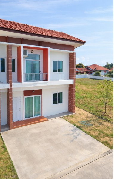รูป บ้านฉาง ระยอง ใกล้รพ.สต.พลา 500 ม. ทาวน์โฮม 2 ชั้น ห้องมุม 2 นอน 2 น้ำ ขนาด 25 ตร.ว. 200 ตร.ม.เฟอร์ฯ และเครื่องใช้ไฟฟ้าคร - รูปที่ 1/8