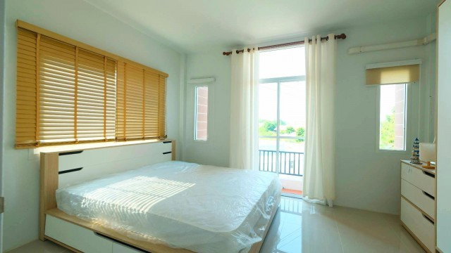 รูป ทาวน์โฮม 2 ชั้น ห้องมุม 2 นอน 2 น้ำ ขนาด 25 ตร.ว.พื้นที่ใช้สอย 200 ตร.ม.ใกล้หาดพลา 700 ม.เฟอร์ฯครบ บรรยากาศเงียบสงบ เหมาะสำหรับอยู่อาศัย - รูปที่ 3/8