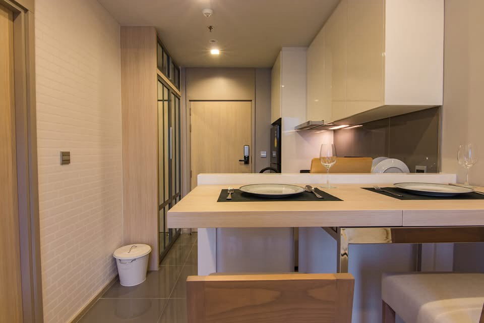 picture M Thonglor                          10 - 5/17