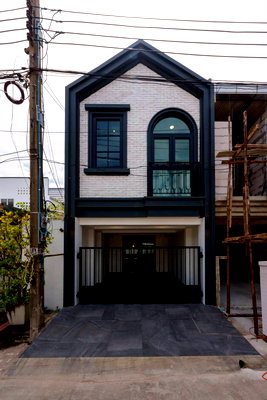 ทาวน์โฮม ดองกิ มอลล์ ทองหล่อ   : 316AGAI🏡 เปิดขายแล้ว ทาวน์เฮ้าส์ 2 ชั้น รีโนเวทใหม่ทั้งหลัง ซอยปรีดีพนมยงค์42