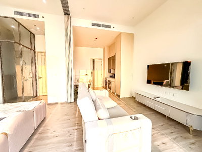 คอนโดให้เช่า : AROM WONGAMAT Condo for Rent Studio High Floor Sea View