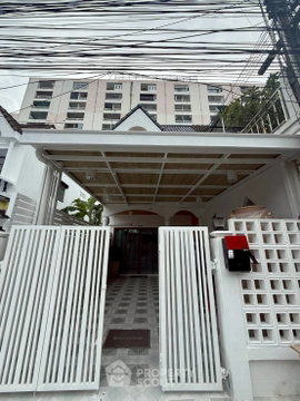 คอนโด 3 ห้องนอน ขนาด 150 ตร.ม. อรุณอาลัย คอนโด พราตำหนัก 6 ใกล้พัทยา (ID 2324401)