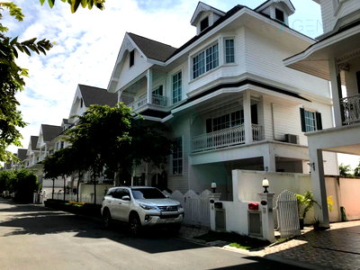 เช่าบ้านเดี่ยว ถนนสุขุมวิท : ให้เช่าบ้านเดี่ยว 3 ชั้น แฟนตาเซีย วิลล่า 3 4 ห้องนอน 4 ห้องน้ำ