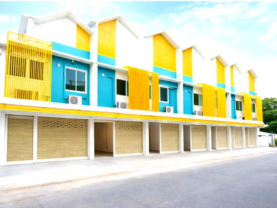 Townhouses for rent Thonburi Vocational College : Near MRT Bang Phlat 550 m. Newly renovated townhouse, 3 floors, 2 bedrooms, 2 bathrooms, 147 sq m. Charansanitwong 71-79