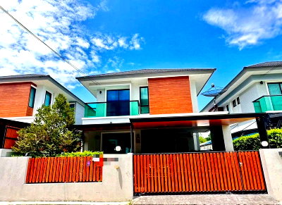Houses for sale Kasetsart University Si Racha Campus : Quality detached houses at Milano Town Sriracha: prime location with convenient transportation.