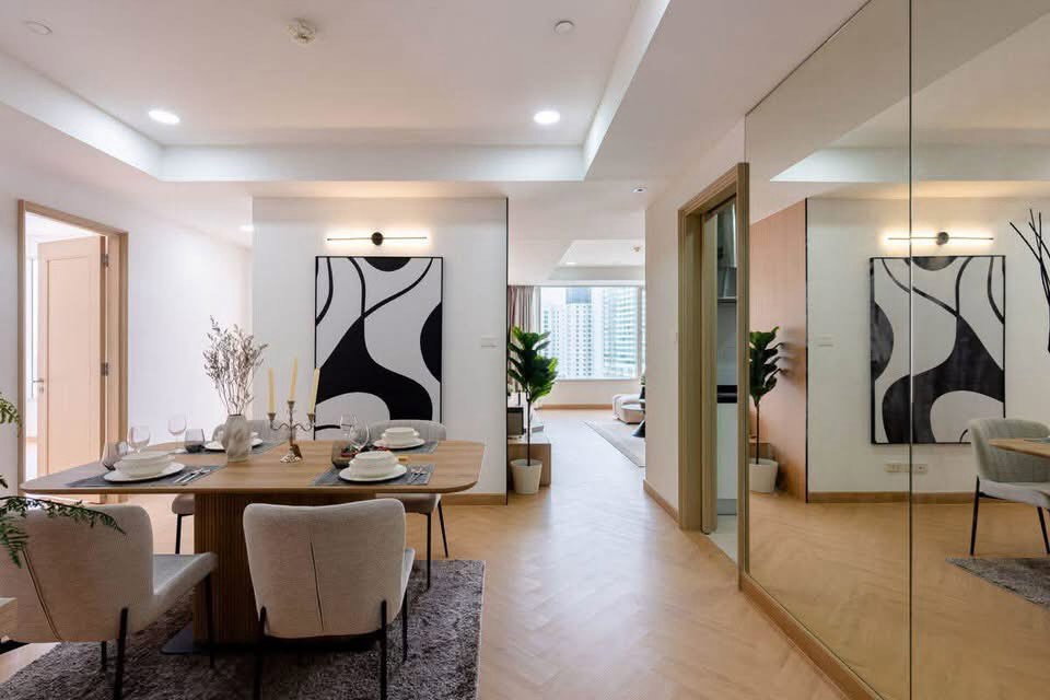 picture  Hampton Thonglor                     10  - 2/4
