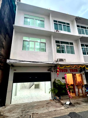 เช่าทาวน์โฮม วัน แบงค็อก   : ให้เช่า ทาวน์เฮาส์ 4 ชั้น พร้อมดาดฟ้า รีโนเวทใหม่ทั้งหลัง สาทร 11 แยก 3 | ใกล้ BTS เซนต์หลุยส์ เพียง 600 เมตร (TH6915)