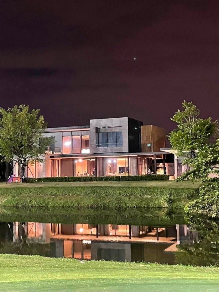 รูป ขายบ้านหรูระดับ Ultra Luxury ในสนามกอล์ฟ Green Valley บางนา - รูปที่ 1/31