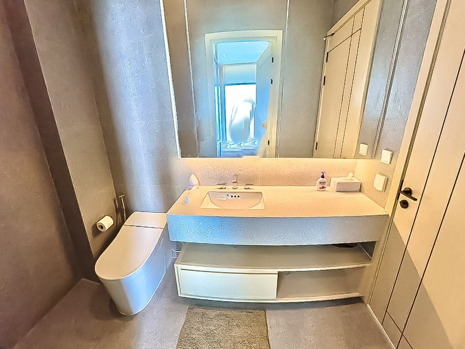 รูป AROM WONGAMAT Condo for Rent Studio High Floor Sea View - รูปที่ 6/9