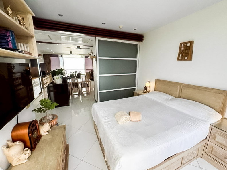 รูป PURE Sunset Beach Luxury Oceanfront Penthouse for Sale - รูปที่ 11/17