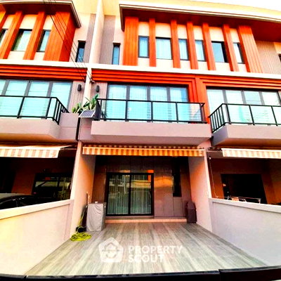 Townhouses for rent : 3-BR Townhouse Eigen Premium Townhome Pattanakarn, Prawet (ID 3099647)