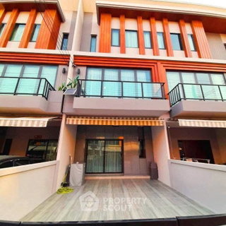 รูปภาพ 3-BR Townhouse Eigen Premium Townhome Pattanakarn, Prawet (ID 3099647)