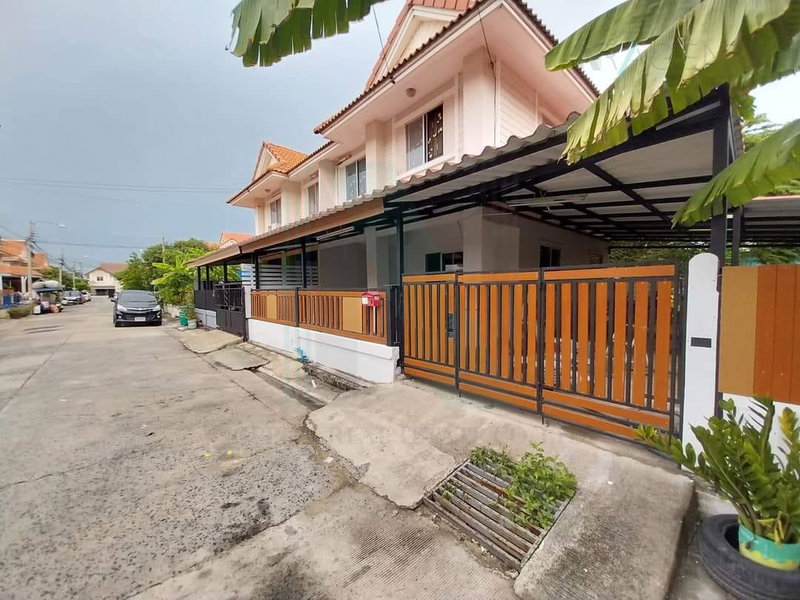 Houses for sale : For sale: Twin house, Pruksa 28/1, 2 floors, 3 bedrooms, 2 bathrooms, near Bangpoo Industrial Estate