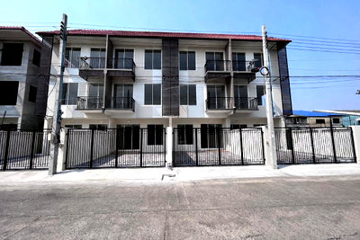 Office for sale Saphan Mai : sale office 1,200 sq.m with parking car near bts station