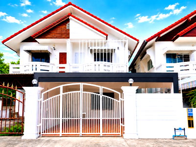 บ้านเดี่ยว การไฟฟ้าส่วนภูมิภาค สันทราย :  🏠 ขาย วังบัวตองบ้านแฝด 2 ชั้น  โซนสันทราย ใกล้ ม.แม่โจ้ T. 063-6649056