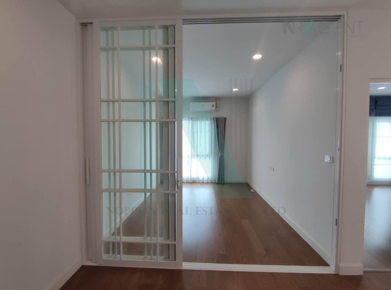 รูป ขายบ้านเดี่ยว โครงการ บุราสิริ ปัญญาอินทรา 2 ชั้น 5 ห้องนอน 4 ห้องน้ำ - รูปที่ 5/8