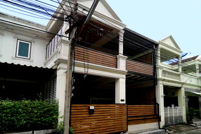 Townhouses for sale BTS Ekkamai : For SaleTownhouse Muban Pornpradit Sukhumvit50 BTS Onnut GH583