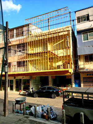 Shophouses for rent เตาปูน : Building 3 floor for rent close to MRT Taopoon