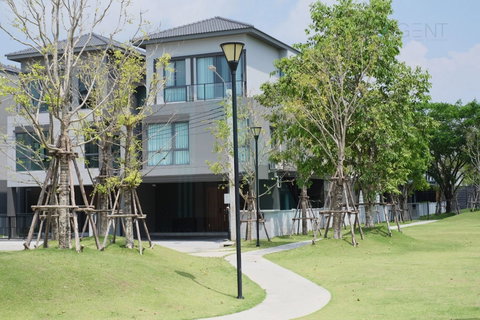 📌 ขายบ้านแฝด โครงการ บ้านกลางเมือง ดิ อิดิชั่น บางนา - วงแหวน 3 ชั้น 4 ห้องนอน 4 ห้องน้ำ