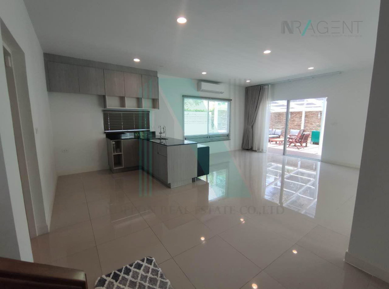 รูป ขายบ้านเดี่ยว โครงการ บุราสิริ ปัญญาอินทรา 2 ชั้น 5 ห้องนอน 4 ห้องน้ำ - รูปที่ 2/8