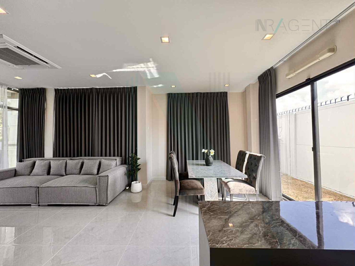 รูป ให้เช่าบ้านเดี่ยว 2 ชั้น บางกอก บูเลอวาร์ด บางนา กม.5 4 ห้องนอน 4 ห้องน้ำ - รูปที่ 3/8