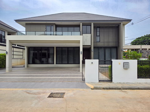 ขายบ้านเดี่ยวลักชัวรี่ 4 ห้องนอน 5 ห้องน้ำ 109.9 ตร.วา พื้นที่ใช้สอย 448 ตร.ม. | ฉัตรเพชร ลักชัวรี่ คัสตอมไมซ์ ถนนเหล่านาดี ขอนแก่น 