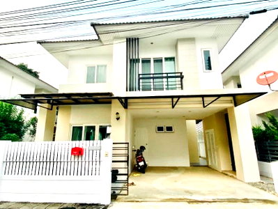 เช่าบ้านเดี่ยว ศาลหลักเมืองจังหวัดเชียงใหม่ : ให้เช่าบ้านเดี่ยว 2 ชั้น พร้อมเฟอร์นิเจอร์ครบ ในโครงการ The Urbana 2 แม่เหียะ บรรยากาศเงียบสงบ ปลอดภัย เดินทางสะดวก ใกล้สนามบินมาก RH-37