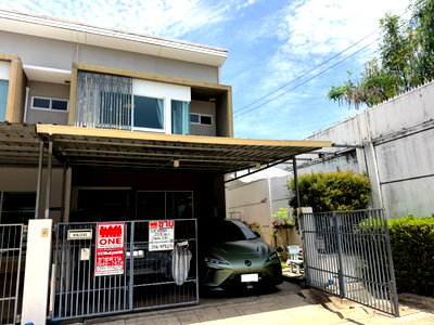 Townhouses for sale Phra Samut Jadee Samut Prakarn : Corner townhome with garden area Indy Village 2 Pracha Uthit 90 (M10714) 