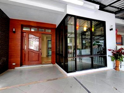 เช่าทาวน์โฮม ม.เกษมบัณฑิต พัฒนาการ : MTR94 ปล่อยเช่าทาวน์โฮม 200 ตร.ม. 3 นอน 3 น้ำ มีห้องแม่บ้าน เฟอร์ฯ ครบพร้อมอยู่ ใกล้โรงเรียนนานาชาติ Bangkok Prep และเตรียมพัฒน์