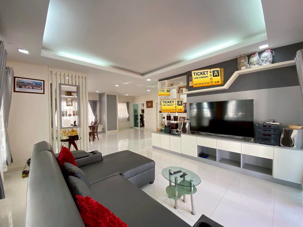 picture for rent with ample living space. Excellent location with convenient access to Bang Saen Beach. - 26/27