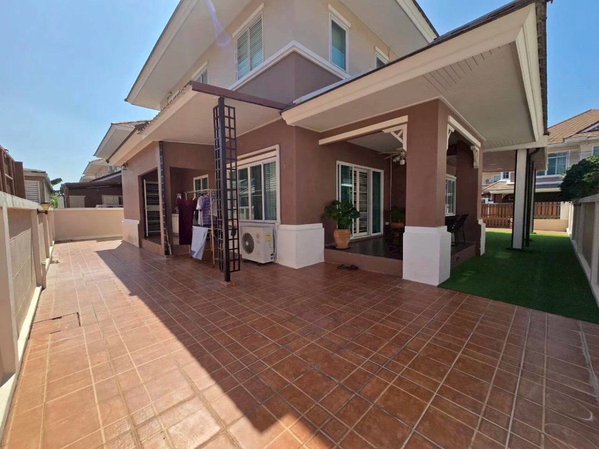 picture for rent with ample living space. Excellent location with convenient access to Bang Saen Beach. - 6/27