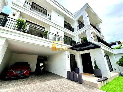 Houses for sale Tesco Lotus Extra Rama 4 : Modern 5 Bedroom Luxury House For Sale in Ekkamai Area - BR28364SH