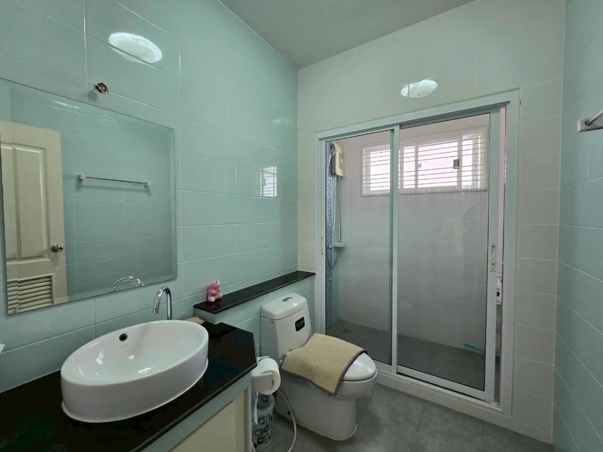 picture for rent with ample living space. Excellent location with convenient access to Bang Saen Beach. - 15/27