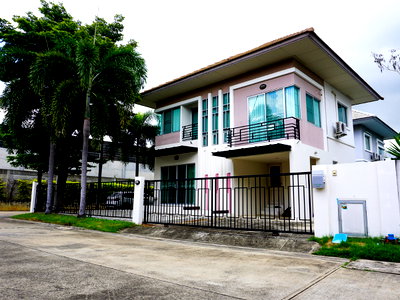 Houses for sale Nonthaburi : House for sale on the corner Villa Garden 3 Rattanathibet Bangyai Nonthaburi.