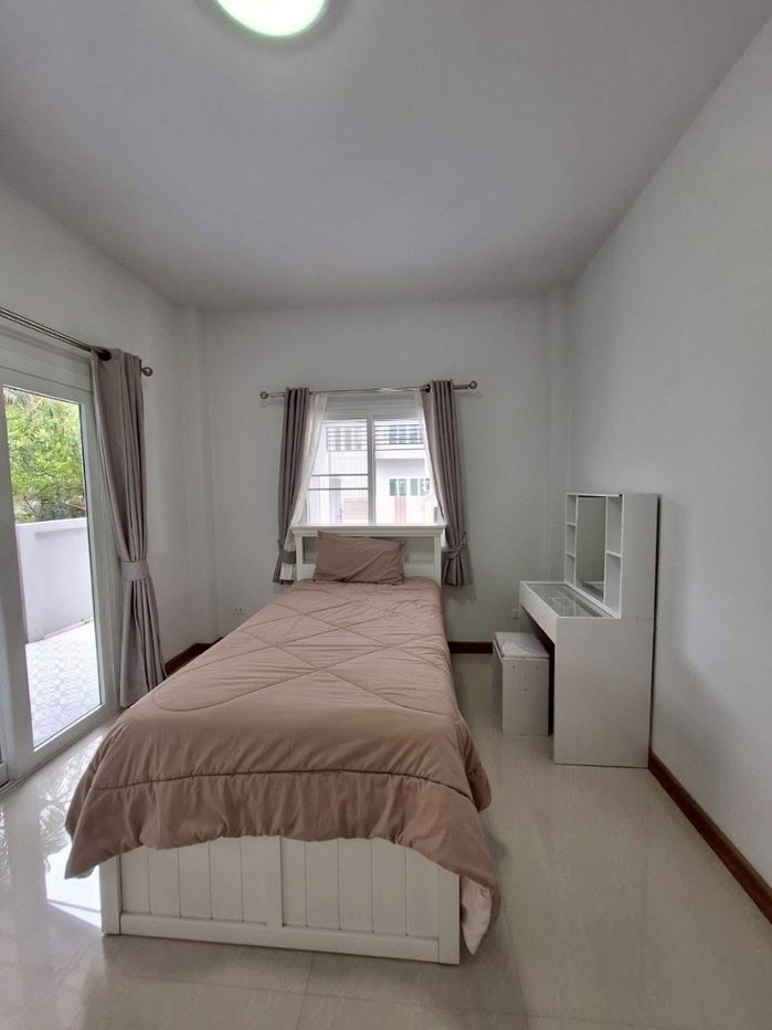 รูป ให้เช่าบ้านเดี่ยว หมู่บ้านแสนสราญ. เนื้อที่ 68 ตร.ว. 5 ห้องนอน 4 ห้องน้ำ - รูปที่ 9/22