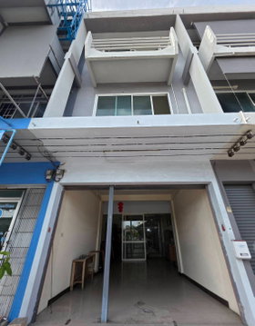 ให้เช่าอาคารพาณิชย์ ทำเลดี ใกล้BTSแบริ่ง เพียง! 700เมตร รีโนเวทใหม่