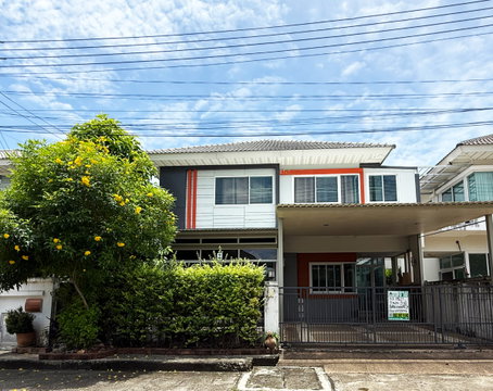 Perfect Park detached house for sale in the heart of Pathum Thani. 