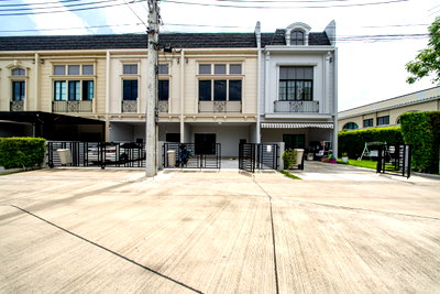 ทาวน์โฮม กรุงเทพมหานคร : สุดคุ้ม Siri Place Pattanakarn 4BR ทาวน์โฮม 118 ตร.ม. เพียง ฿32K/ตร.ม. - U6239104