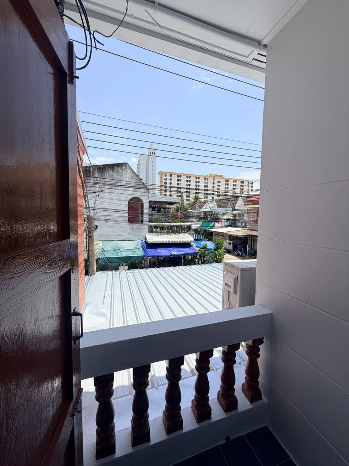 รูป ขายทาวน์เฮาส์ 2 ชั้น ใกล้เอแบครามคำแหง (หัวหมาก) บ้านรีโนเวทใหม่ ติดแอร์ พร้อมอยู่ - รูปที่ 13/14