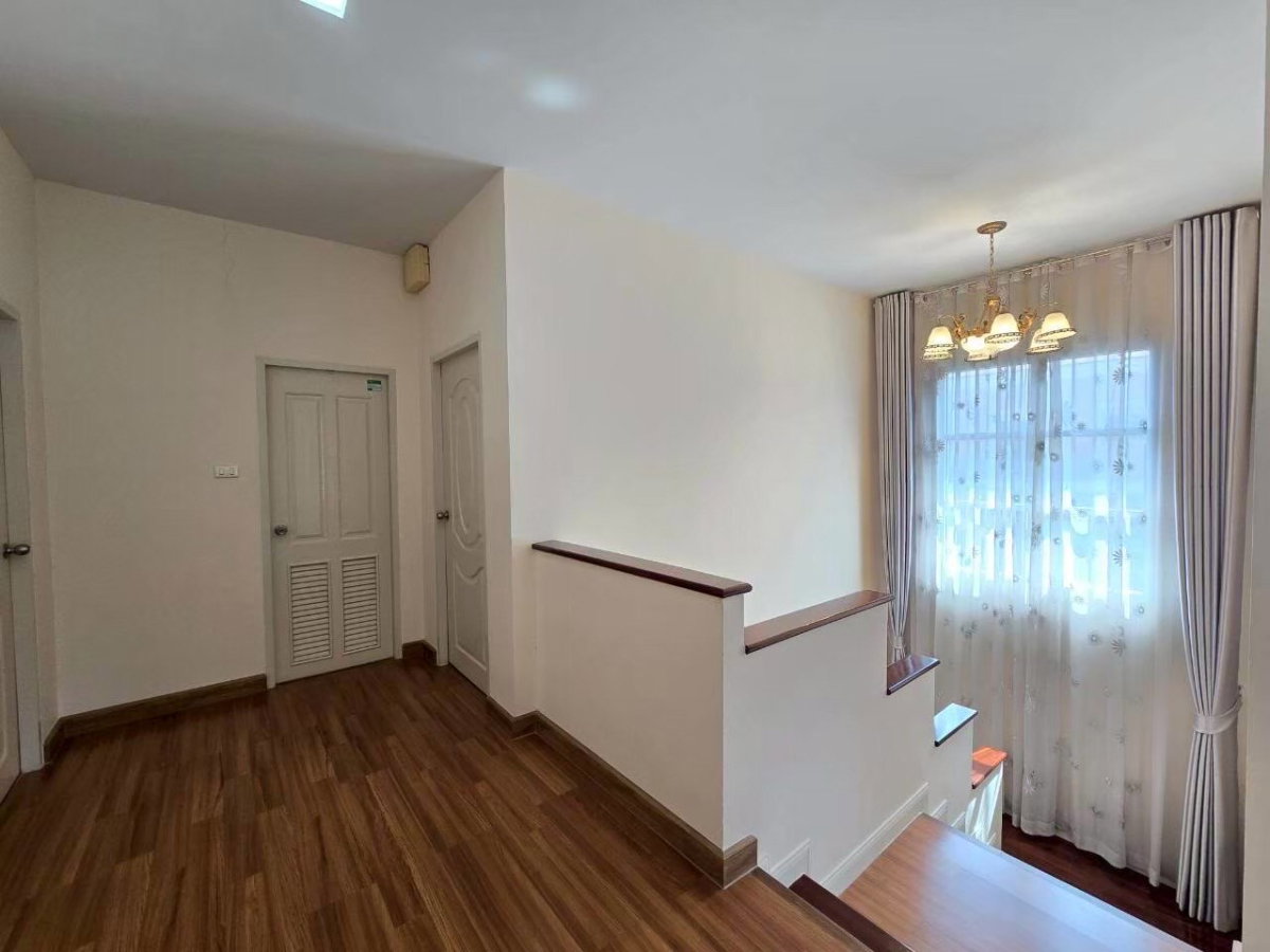 picture for rent with ample living space. Excellent location with convenient access to Bang Saen Beach. - 14/27