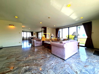 Apartment building for rent Srinakharinwirot University Prasanmit Campus : Expansive 4 Bed Duplex Apartment With Private Terrace - BR0087AP