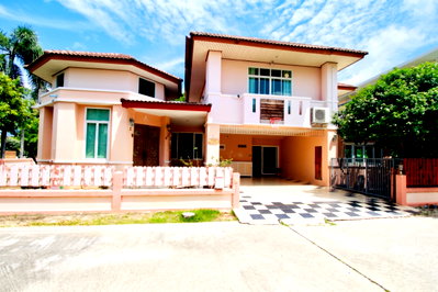 ขายบ้านเดี่ยว : ขายบ้านเดี่ยว 2 ชั้น หลังมุม 112 ตร.วา 5 ห้องนอน ใกล้ รพ.กรุงเทพระยอง หมู่บ้านบ้านสวนสุขสิริ เนินพระ ระยอง 