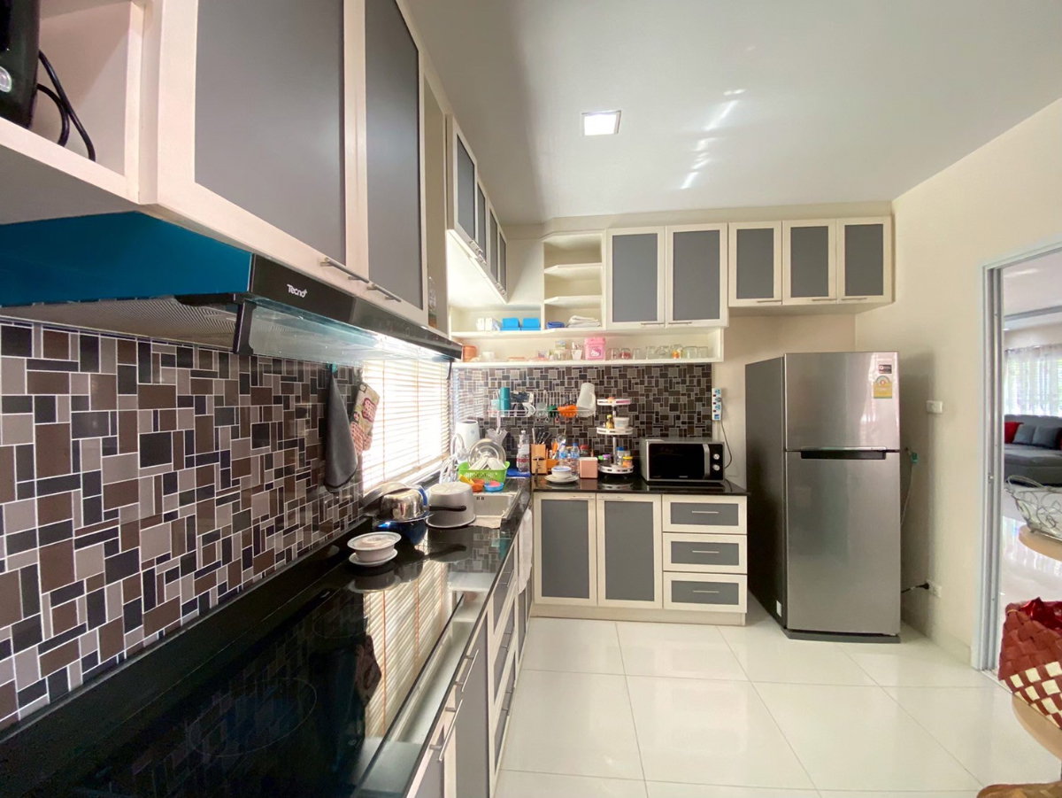picture for rent with ample living space. Excellent location with convenient access to Bang Saen Beach. - 21/27