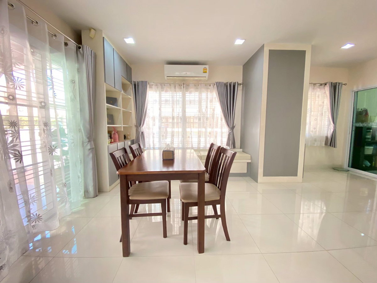 picture for rent with ample living space. Excellent location with convenient access to Bang Saen Beach. - 22/27