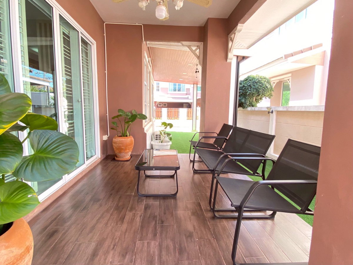 picture for rent with ample living space. Excellent location with convenient access to Bang Saen Beach. - 9/27