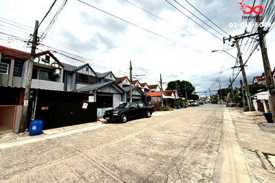 ทาวน์โฮม นนทบุรี : ขายทาวน์เฮาส์ 2 ชั้น หมู่บ้านลานทอง ติวานนท์ ปากเกร็ด นนทบุรี พร้อมอยู่ ใกล้ MRT แยกปากเกร็ด