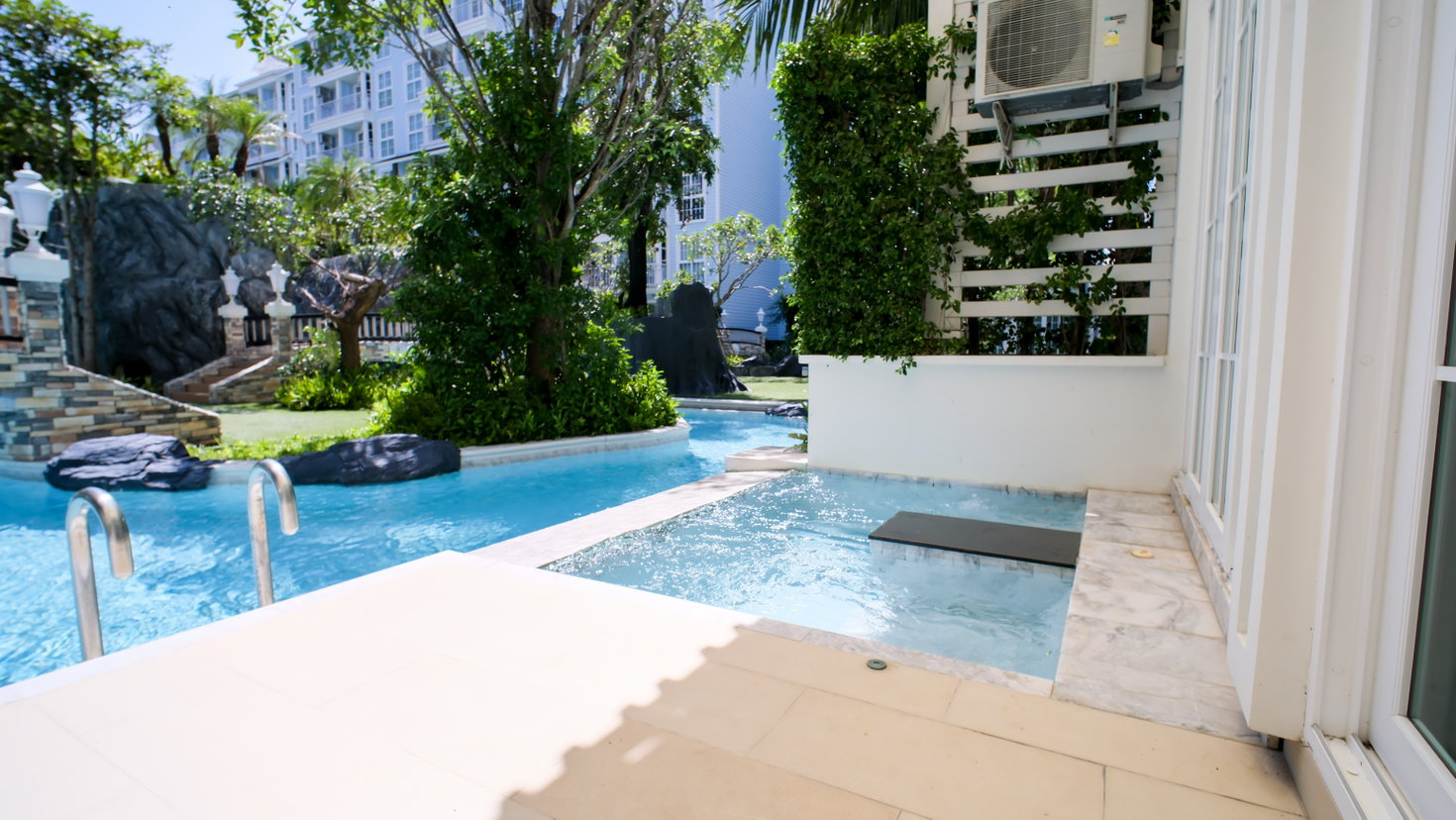 รูป Grand Florida Beachfront Resort Pattaya Pool Access for Rent - รูปที่ 13/15
