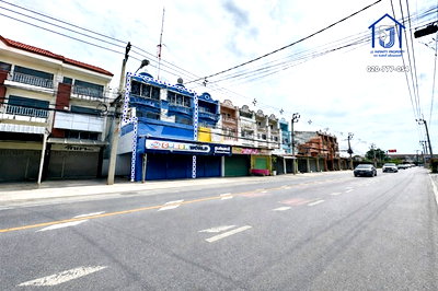 อาคารพาณิชย์ บางบัวทอง นนทบุรี : ขายอาคารพาณิชย์ 3.5 ชั้น 42 ตร.ว. ติดถนนบ้านกล้วย-ไทรน้อย ใกล้รถไฟฟ้าสายสีม่วง สถานีคลองบางไผ่