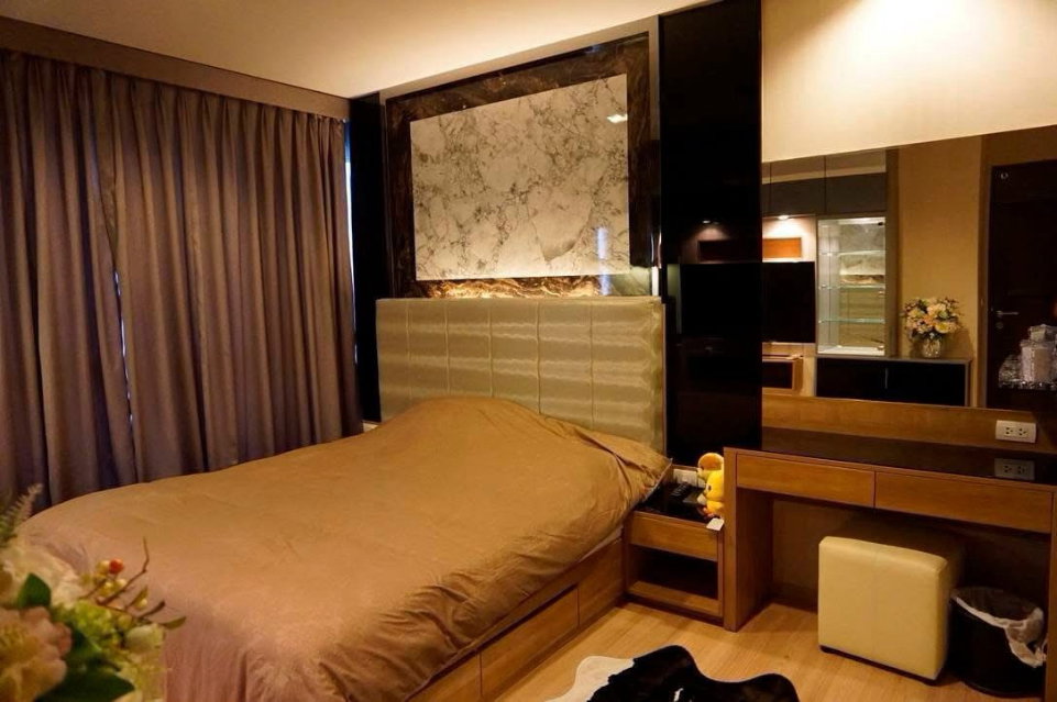 picture Rhythm                    Sathorn  - 8/14
