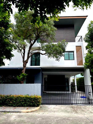 บ้านเดี่ยวให้เช่า : 🏡✨ ให้เช่าบ้านเดี่ยวหรู 3 ชั้น พร้อมเข้าอยู่ – หมู่บ้านลุมพินี สวนหลวง ร.9 ✨ ทำเลศักยภาพย่านศรีนครินทร์ ใกล้ห้างสรรพสินค้า และสิ่งอำนวยความสะดวก